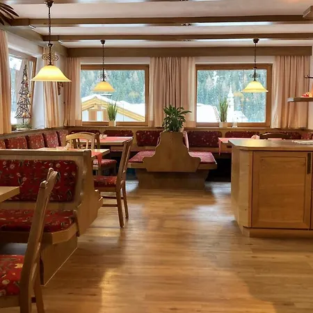 Pensión - Und Jägerheim 3*