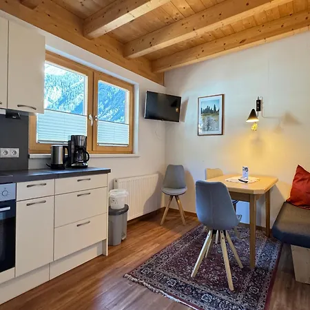 - Und Fruehstueckspension Jaegerheim 3* Каунерталь