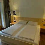 - Und Fruehstueckspension Jaegerheim בית הארחה 3*